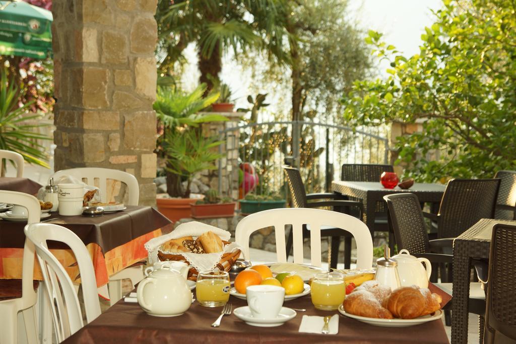 Hotel Augusta Garni Limone sul Garda Pokoj fotografie